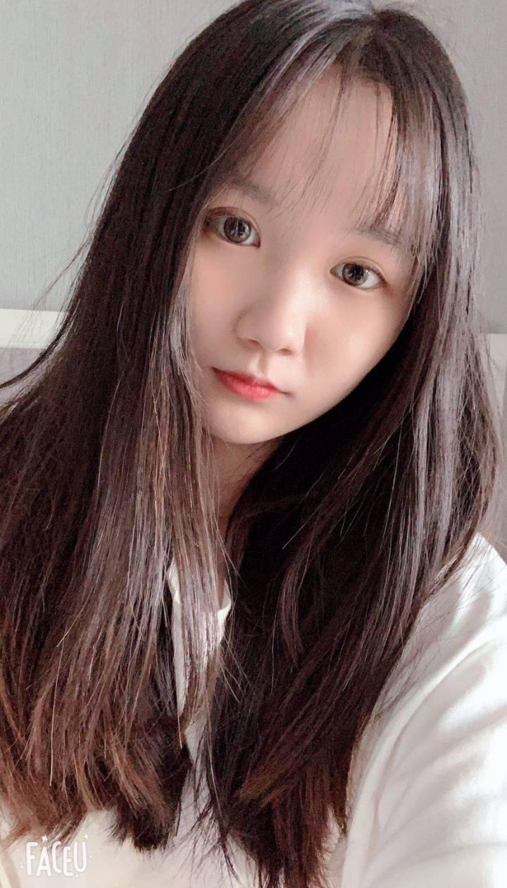 人美奶甜， 胸型很棒