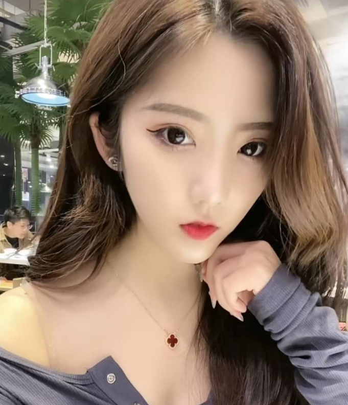 朝阳肤白胸大腿长