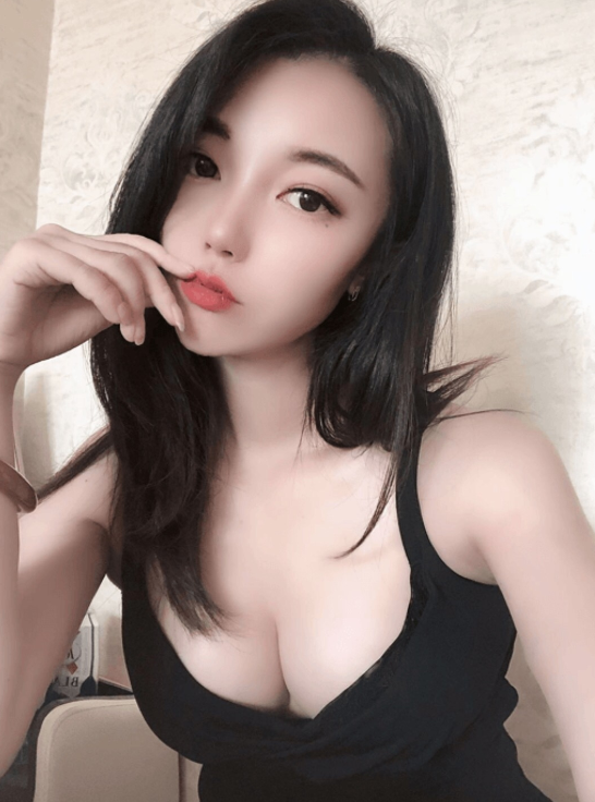 外地进京的性感小妹，很听话