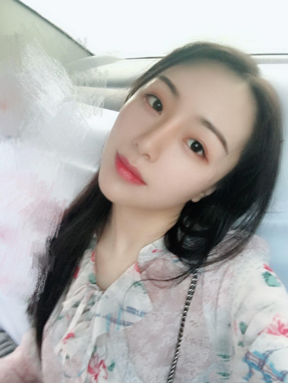 又嫩又水又漂亮，娇滴滴的长腿女生