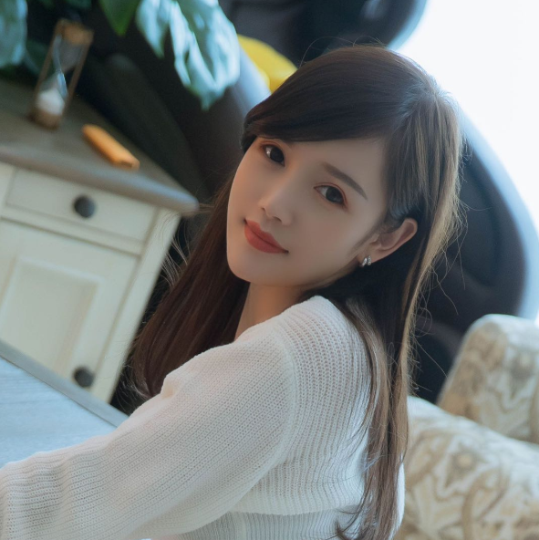 99年的网红小姐姐，&ldquo;小伊能静&rdquo;性感甜美，活好肉嫩电力四射