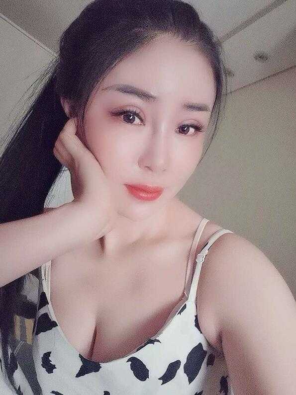 华堂附近一个172的妹子 态度服务都很好可 she~吻!(他家换新人)